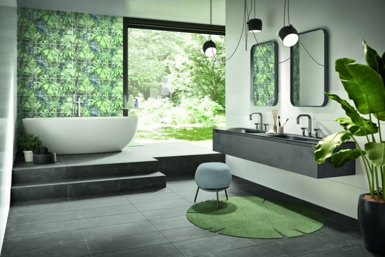 Modern gefliestes Badezimmer