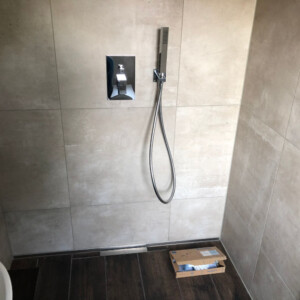 Stilvolle Dusche der Firma Fliesen-Sepp GmbH & Co. KG